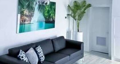 Ocean Pearl Estate 3BR 2BA W/Pool