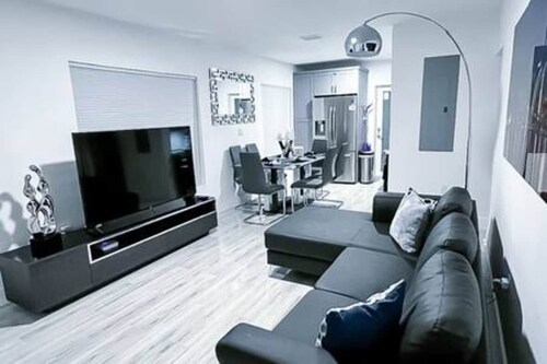 Modern Lux Home • 3BR/2BA with Pool