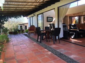 Outdoor dining - Casa de Campo a 20 min de Villa de Leyva. Ideal Para Familias, Mascotas, Trabajo (Villa de Leyva)