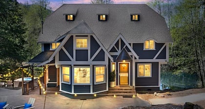 Hillside Cottage: Private Pond, Hot Tub, Game Room by Hurricane Ridge, ONP