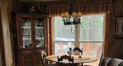 Peaceful Cabin Retreat on Panther Mountain