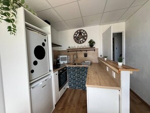 Fridge, microwave, oven, cookware/dishes/utensils