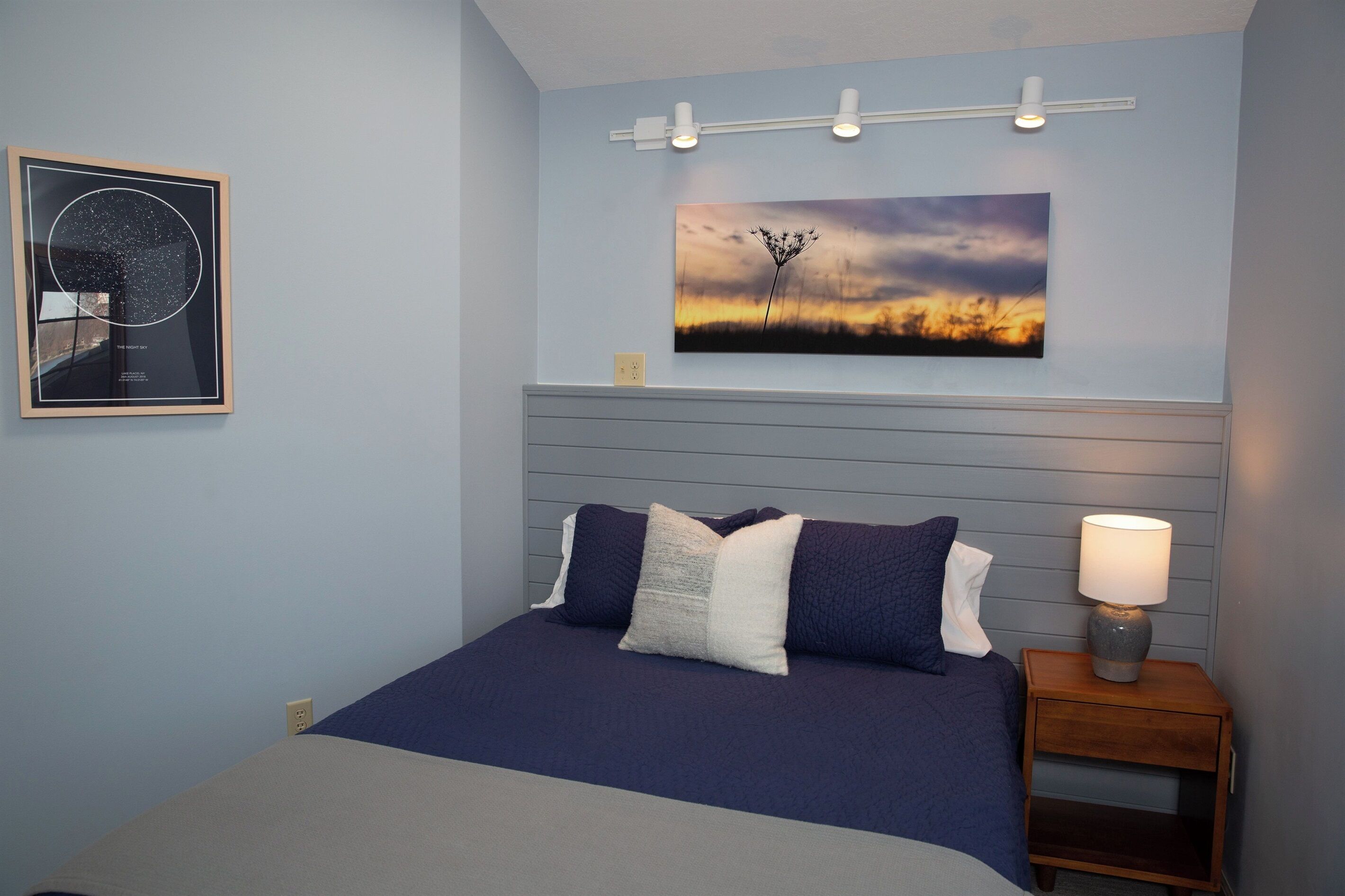 5 bedrooms, desk, iron/ironing board, travel cot