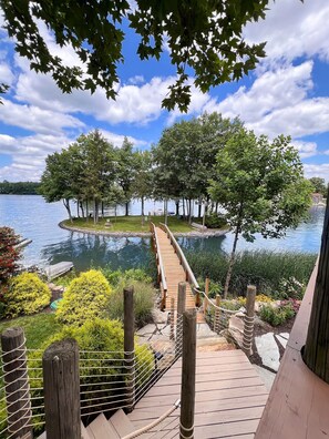 Property grounds - Hilltop Haven 5BR Lakefront Oasis – Private Island, Hot Tub, Kayaks & Pool Table (Rome City)