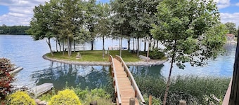 Hilltop Haven 5BR Lakefront Oasis – Private Island, Hot Tub, Kayaks & Pool Table