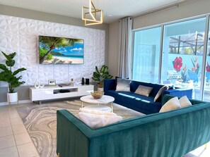 Smart TV, books - NEW! 5 BR, 4.5 baths Villa at Windsor Island Resort, Heated Pool, FREE BBQ! (Davenport)