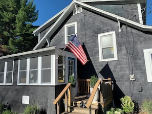 Exterior detail - Adirondack-cosy Cottage-lake Champlain-46 Peaks (Willsboro)