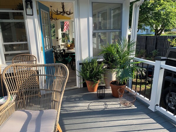 Outdoor dining - Adirondack-cosy Cottage-lake Champlain-46 Peaks (Willsboro)