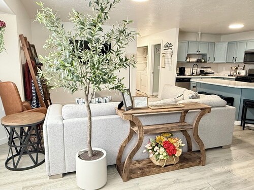 Restful Nest A 3bd&2ba in Midtown Anchorage
