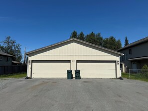 Exterior - Restful Nest A 3bd&2ba in Midtown Anchorage (Anchorage)