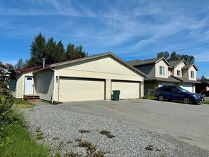 Exterior - Restful Nest A 3bd&2ba in Midtown Anchorage (Anchorage)