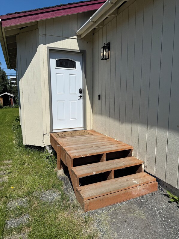 Exterior detail - Restful Nest A 3bd&2ba in Midtown Anchorage (Anchorage)