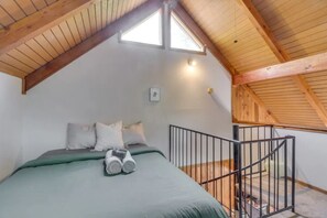 3 bedrooms, iron/ironing board, travel cot, free WiFi
