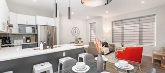 Spruce Ave - Parking - Sleeps 4

