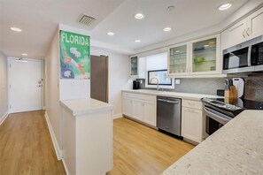 Micro-ondas, fogão, cooktop, lava-louças