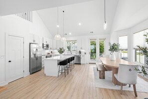 Fridge, microwave, oven, stovetop - OCEANFRONT LUXURY HOME-POOL+SPA+OUTDOOR KITCHEN (Atlantic Beach)