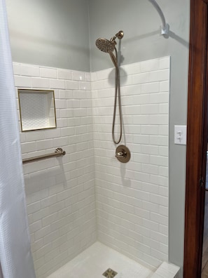 Shower, hair dryer, towels, soap - JC’s Cottage is less than 5 minutes from The Ark Encounter! (Williamstown)