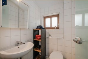 Dusche, Haartrockner, Handtücher