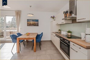 冰箱、微波炉、烤箱、炉灶