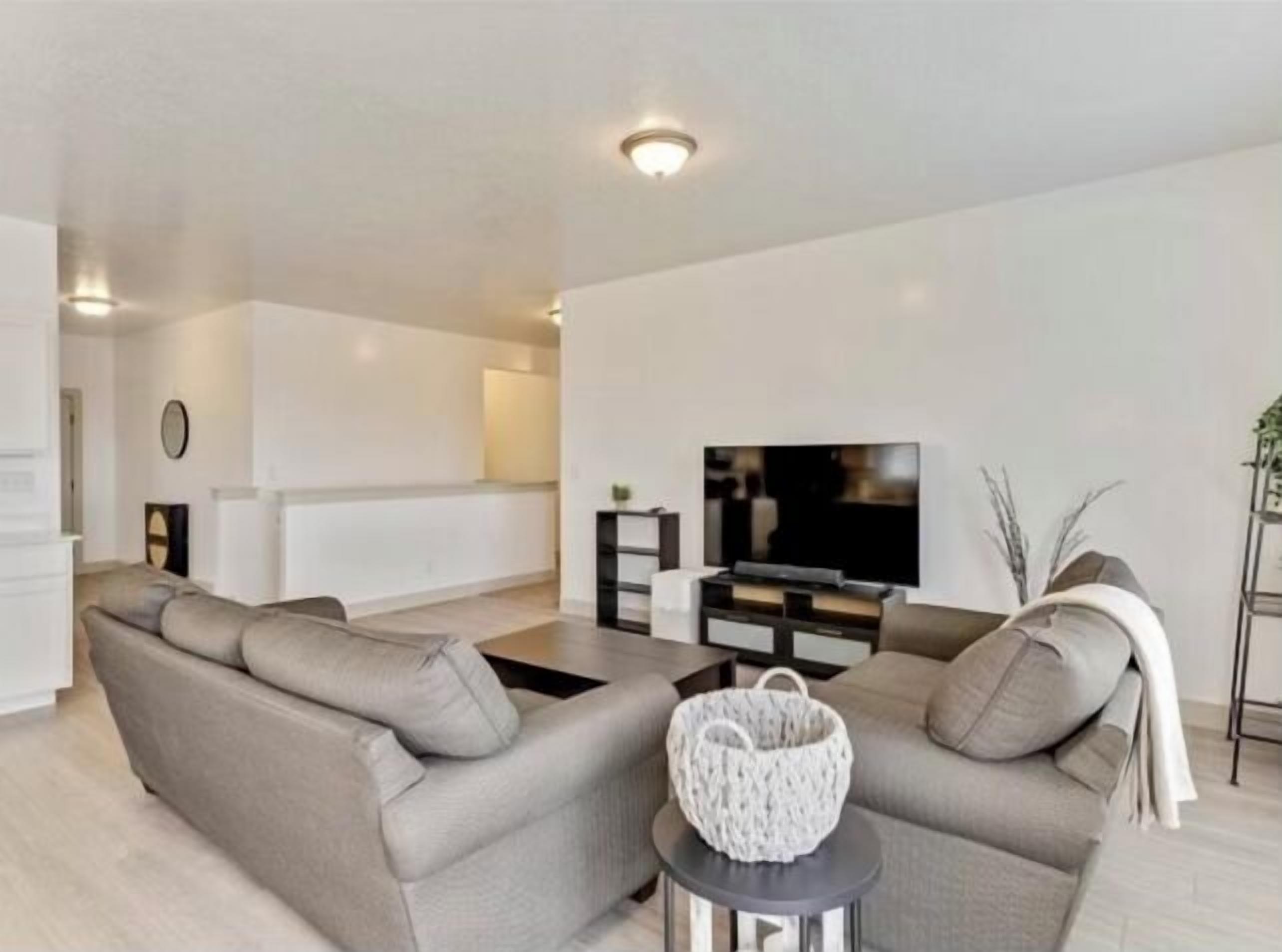 Cozy Rambler with Beautiful Mountains Views! Sleeps 7
