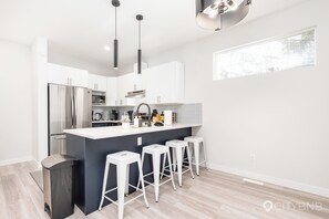 Fridge, microwave, oven, stovetop - Spruce Ave - 2 bed Townhouse (Edmonton)