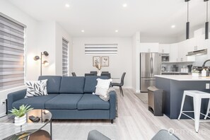 Smart TV - Spruce Ave - 2 bed Townhouse (Edmonton)