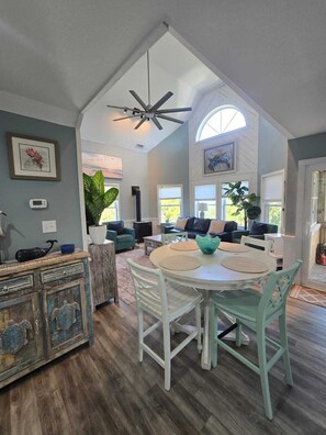Dining - Slice of paradise in Salvo, NC. Pet-Friendly & 5 minute walk to the beach! (Salvo)