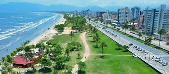 Beachfront Apartment in Caraguatatuba - Praia do Centro