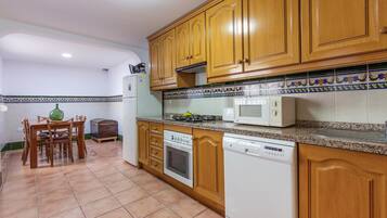 Réfrigérateur, four, plaque de cuisson, lave-vaisselle