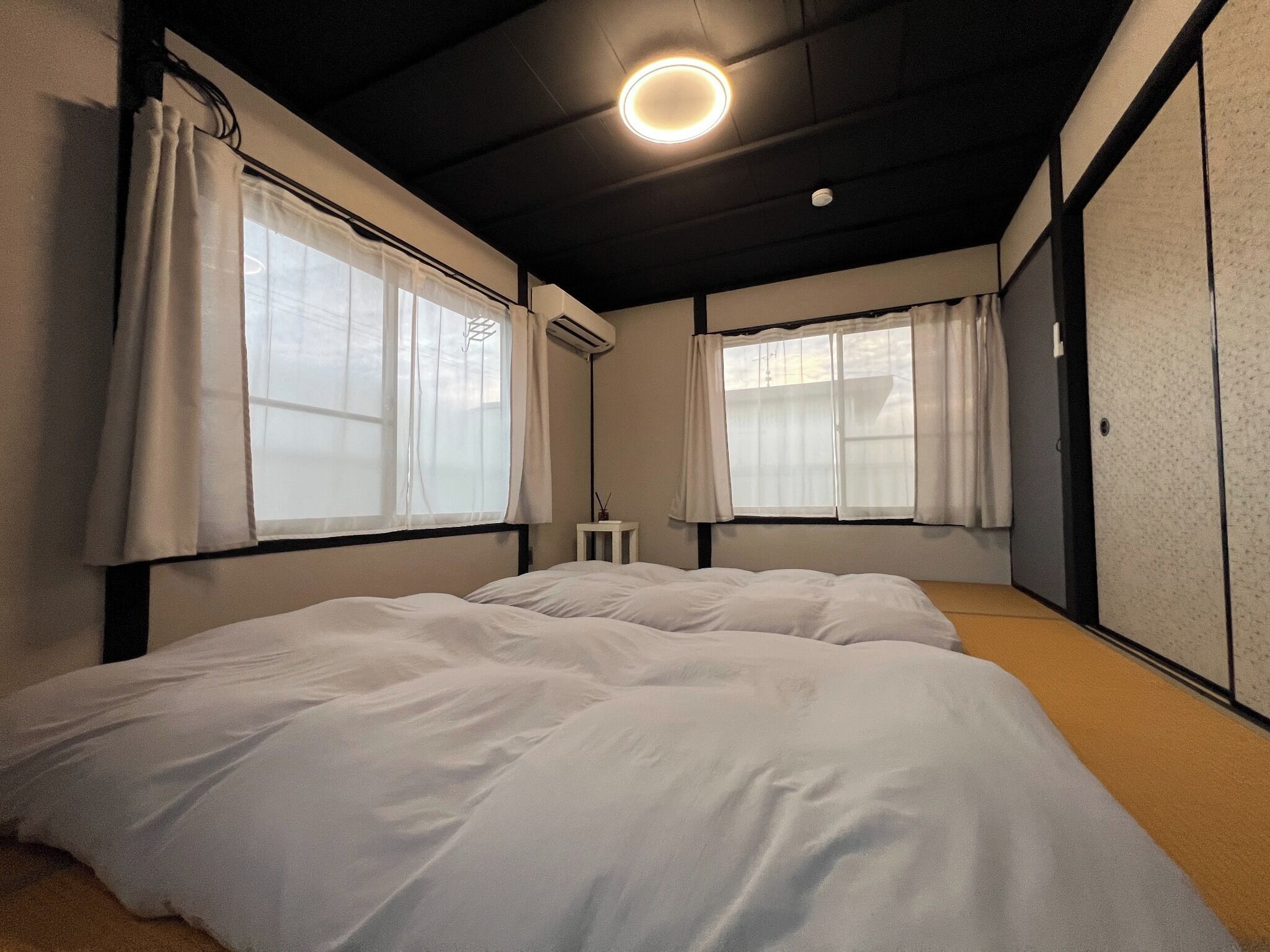 3 多间卧室、免费 WiFi、床单