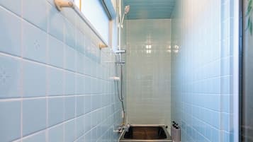 Secador de pelo y toallas