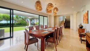 Biệt thự, 4 phòng ngủ, hồ bơi riêng, quang cảnh biển | Khu vực ăn uống tại phòng