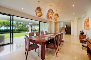 Villa, 4 Bedrooms, Private Pool, Sea View | In-room dining