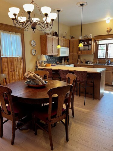 1910 Montana Charm! Experience the warmth and feel of a small- town home!