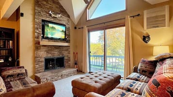 Smart TV, fireplace, books, stereo