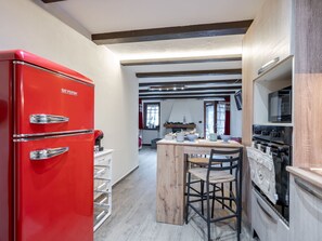 Fridge, microwave, oven, dishwasher - Maison Bonheur by Interhome (La Salle)