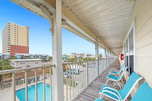 2700sq ft Beach Getaway in Gulf Shores! Steps to Beach, Arcade, Penthouse, Pool!