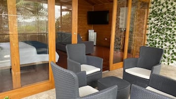 Superior Chalet, Hot Tub, Garden View | 1 bedroom, in-room safe, blackout curtains