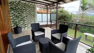 Superior Chalet, Hot Tub, Garden View | 1 bedroom, in-room safe, blackout drapes