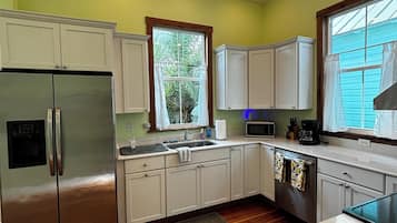 Coffee/tea maker, cookware/dishes/utensils, dining tables