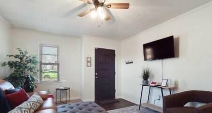 Unit B: 2-BD Flat 10 Minutes from Dt Greenville