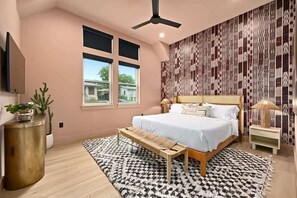 5 bedrooms, iron/ironing board, free WiFi, bed sheets - Pool, Lounge + Bar, Projector - Mins to Downtown (Austin)