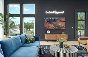 Smart-tv, en stereo och kontor