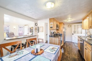 Fridge, microwave, oven, stovetop - Comfy Creekside Getaway in Eagle Rock, VA on Craig Creek, near the James River (Eagle Rock)
