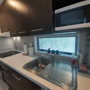 Fridge, microwave, oven - 5 Minutes Walk to hospital ground and River (Hamilton)