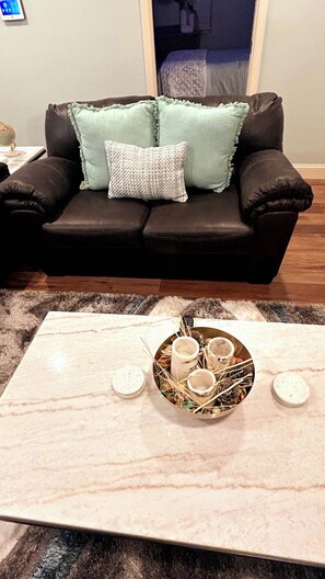 Smart TV y chimenea 