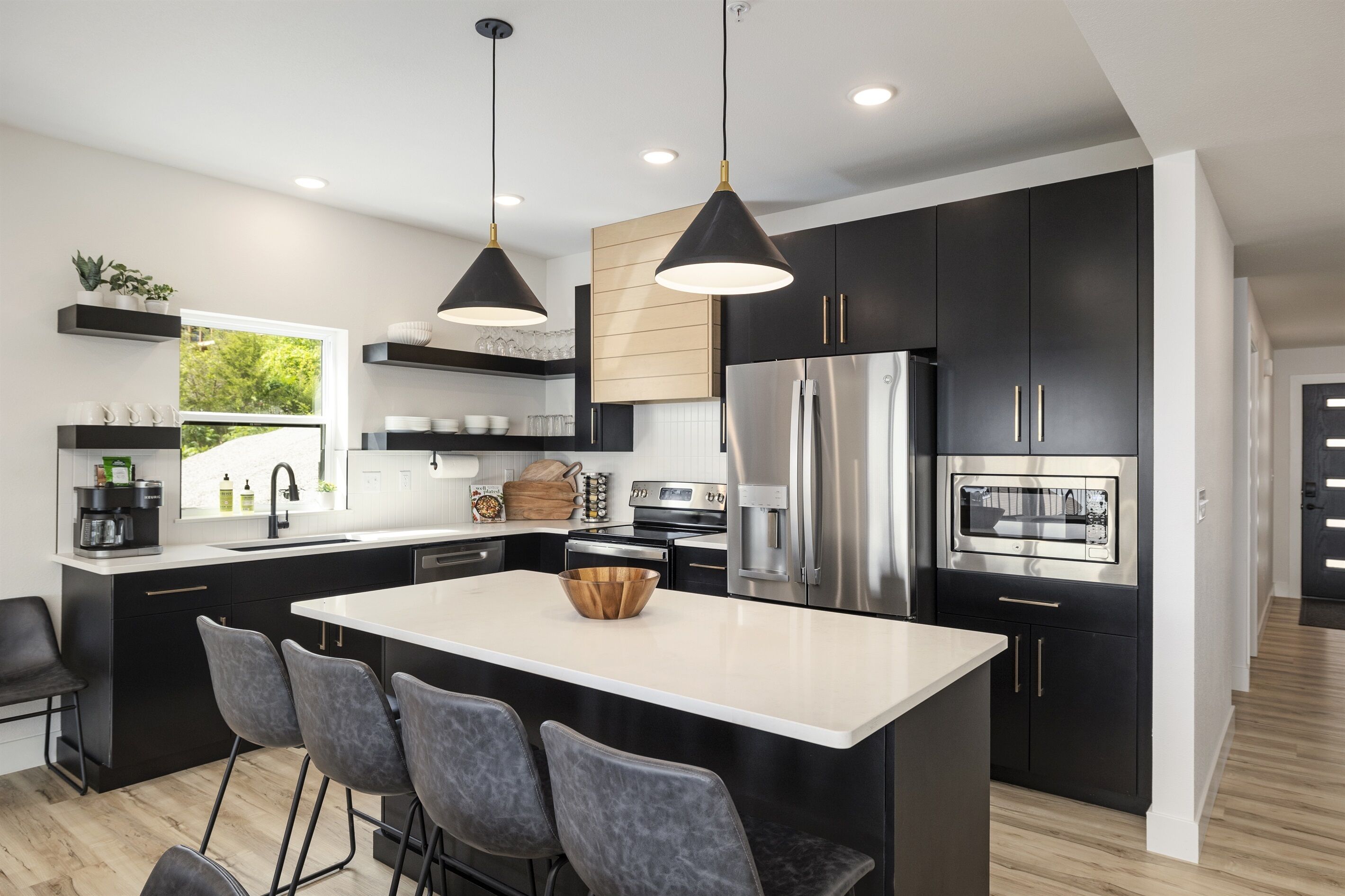 Refrigerador, microondas, horno y parrilla de estufa 