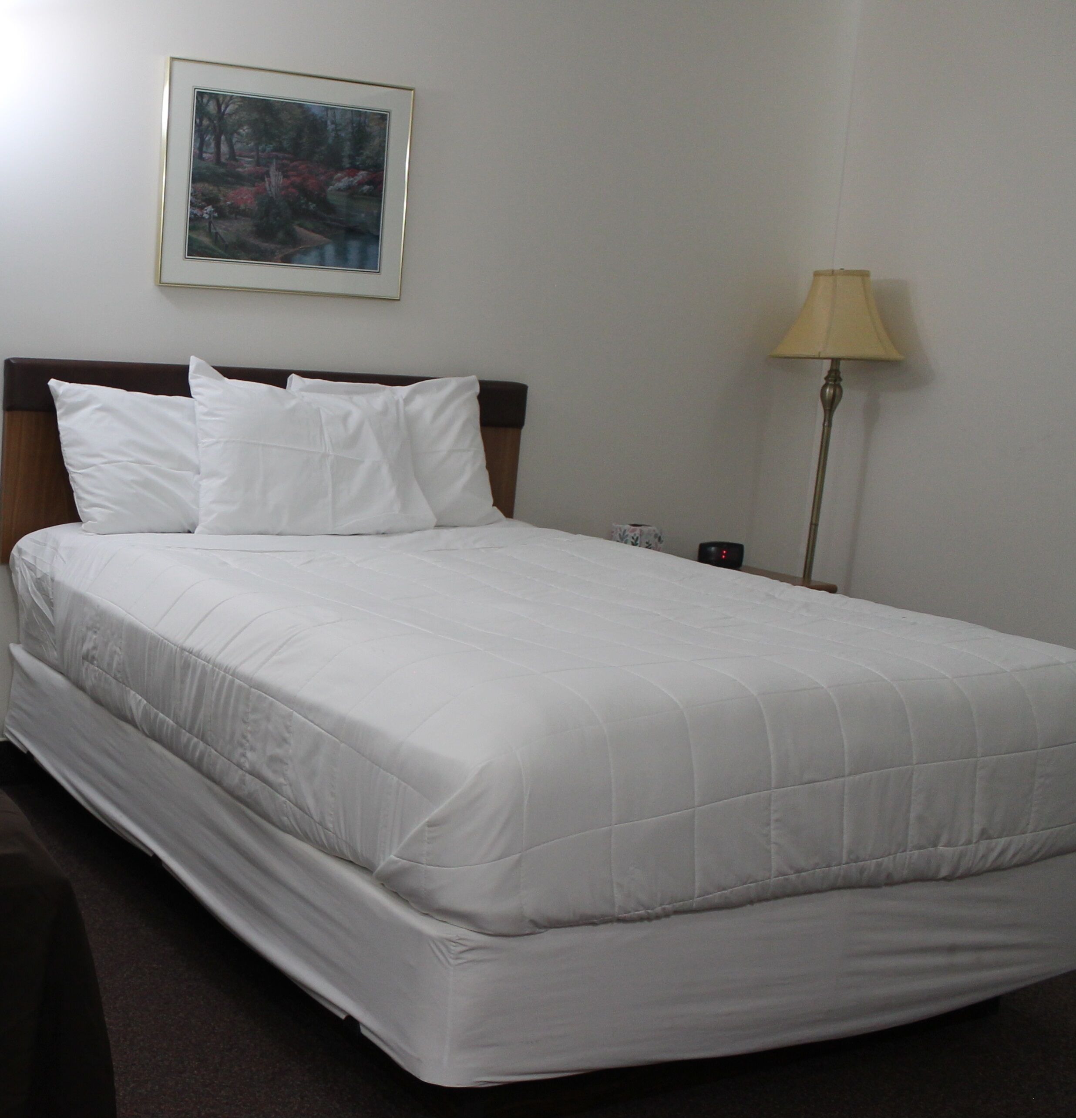 Chambre simple, 1 grand lit, barres d’appui dans la baignoire, rez-de-chaussée | Draps en coton égyptien, literie de qualité, ameublement unique