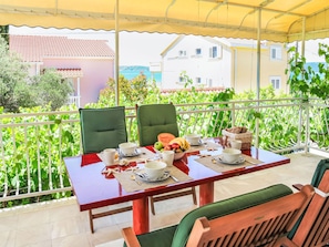 Outdoor dining - Apartment Nikica by Interhome (Brodarica)