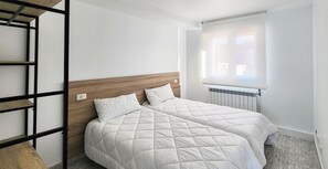 3 bedrooms, iron/ironing board, bed sheets